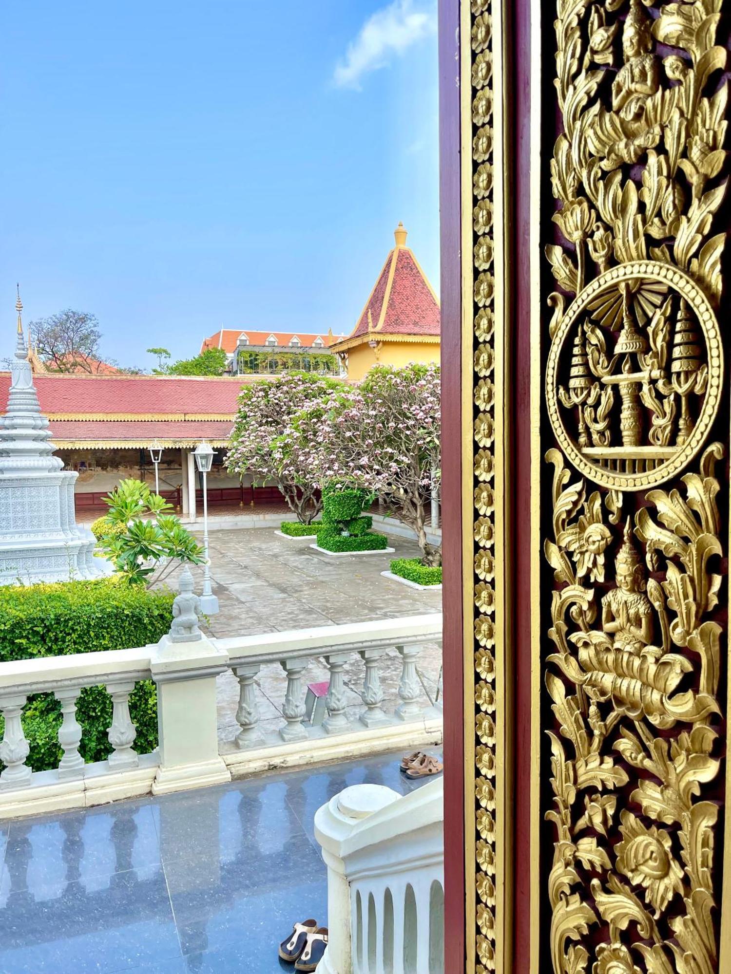 Sky Hotel Central Phnom Penh - Rooms & Apartments 외부 사진