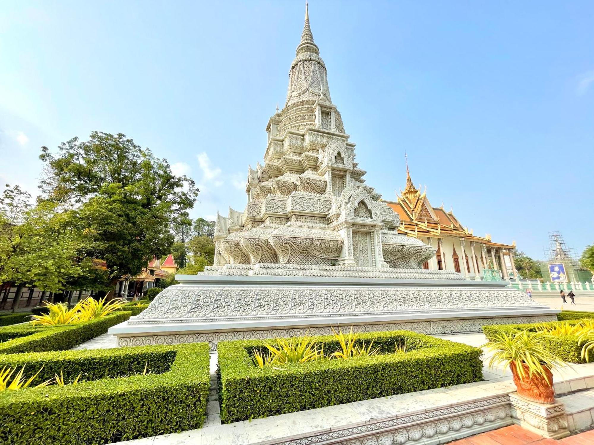 Sky Hotel Central Phnom Penh - Rooms & Apartments 외부 사진