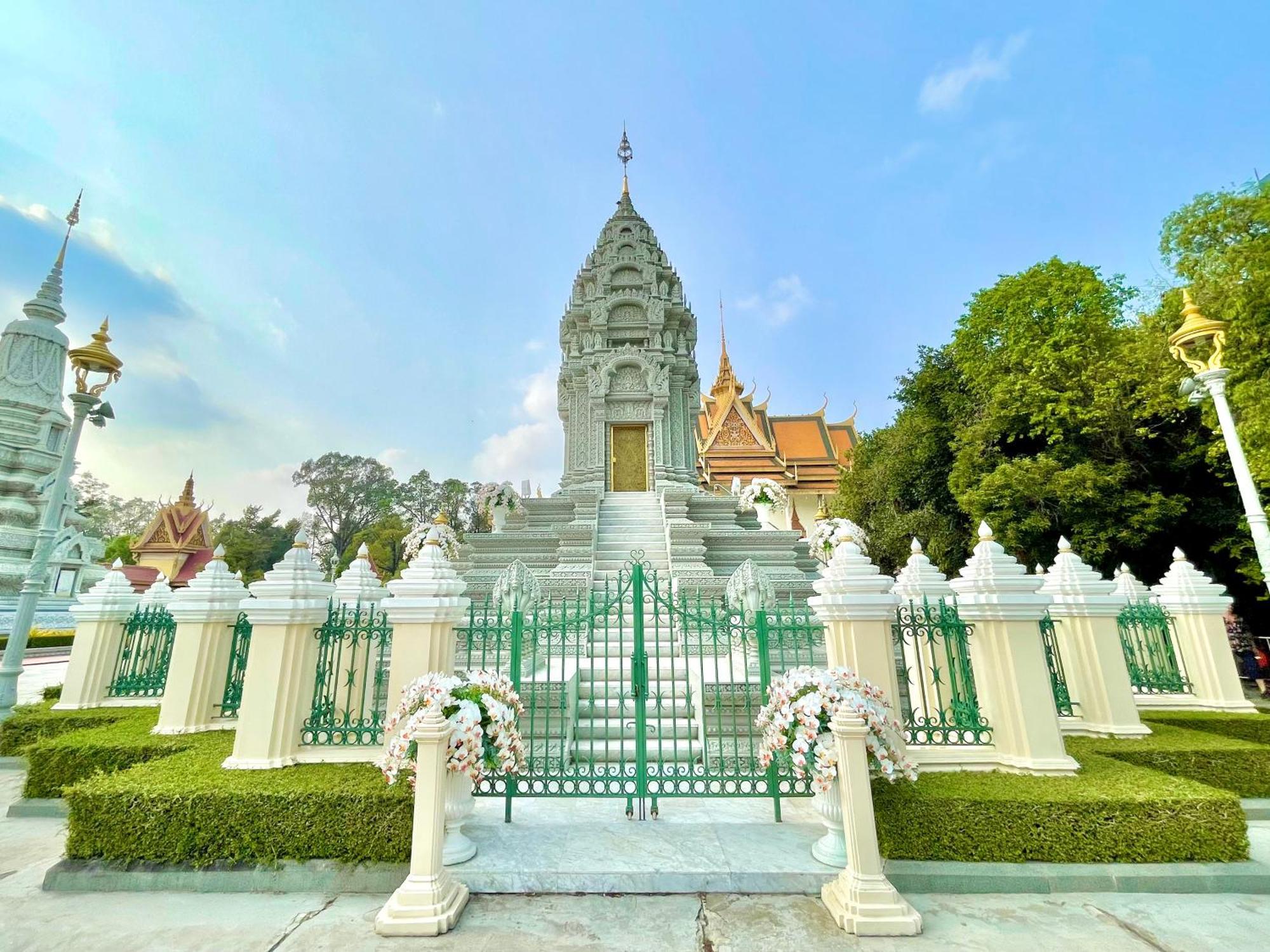 Sky Hotel Central Phnom Penh - Rooms & Apartments 외부 사진