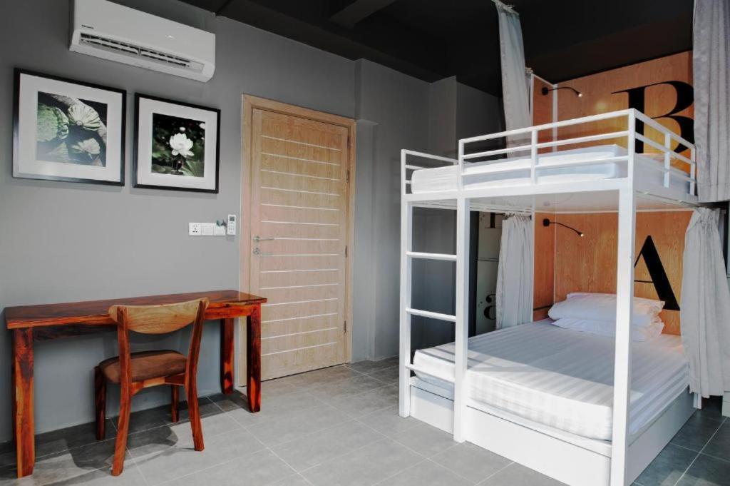 Sky Hotel Central Phnom Penh - Rooms & Apartments 객실 사진