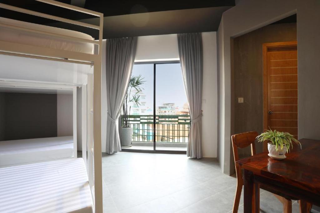 Sky Hotel Central Phnom Penh - Rooms & Apartments 외부 사진