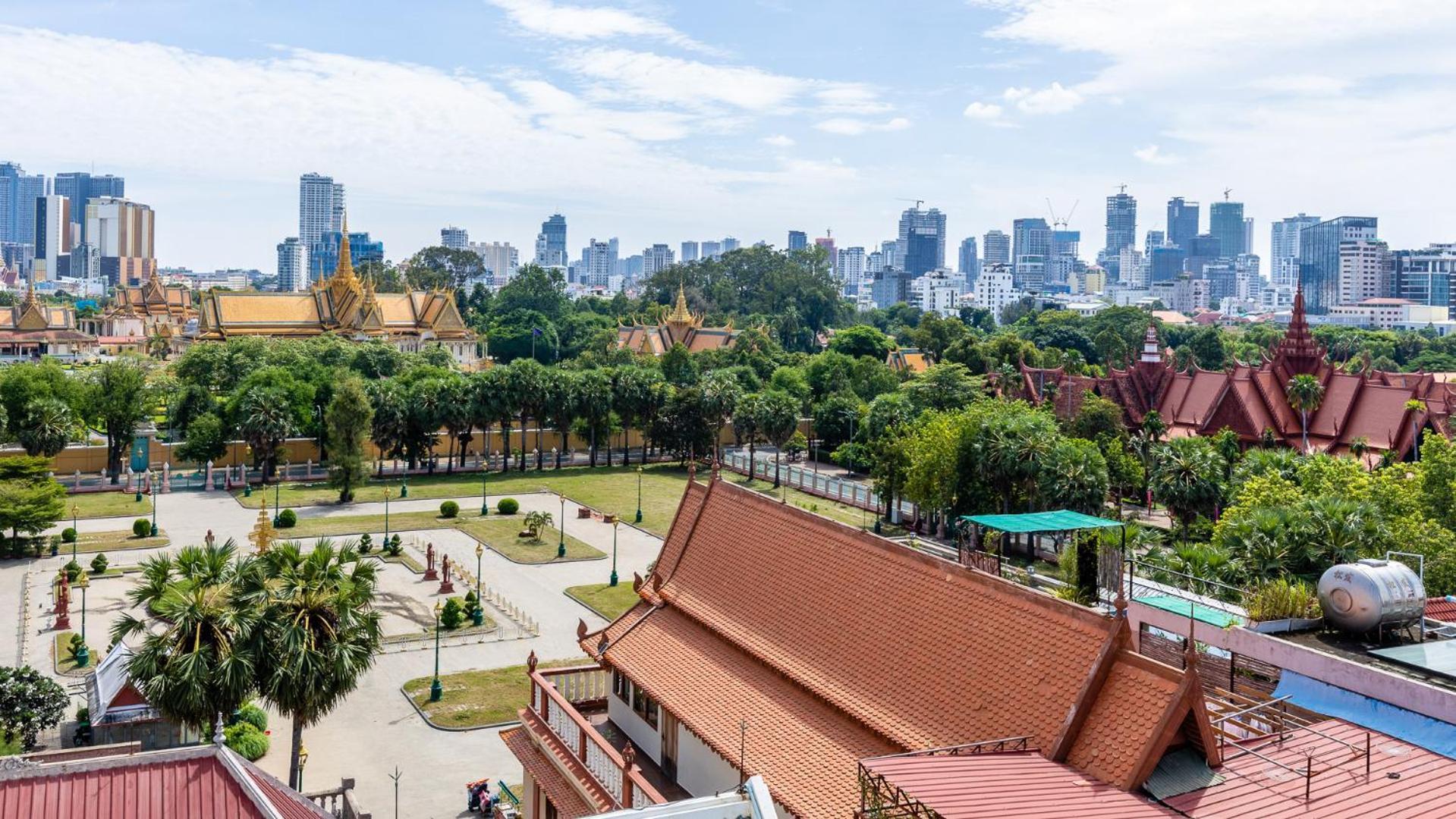 Sky Hotel Central Phnom Penh - Rooms & Apartments 외부 사진