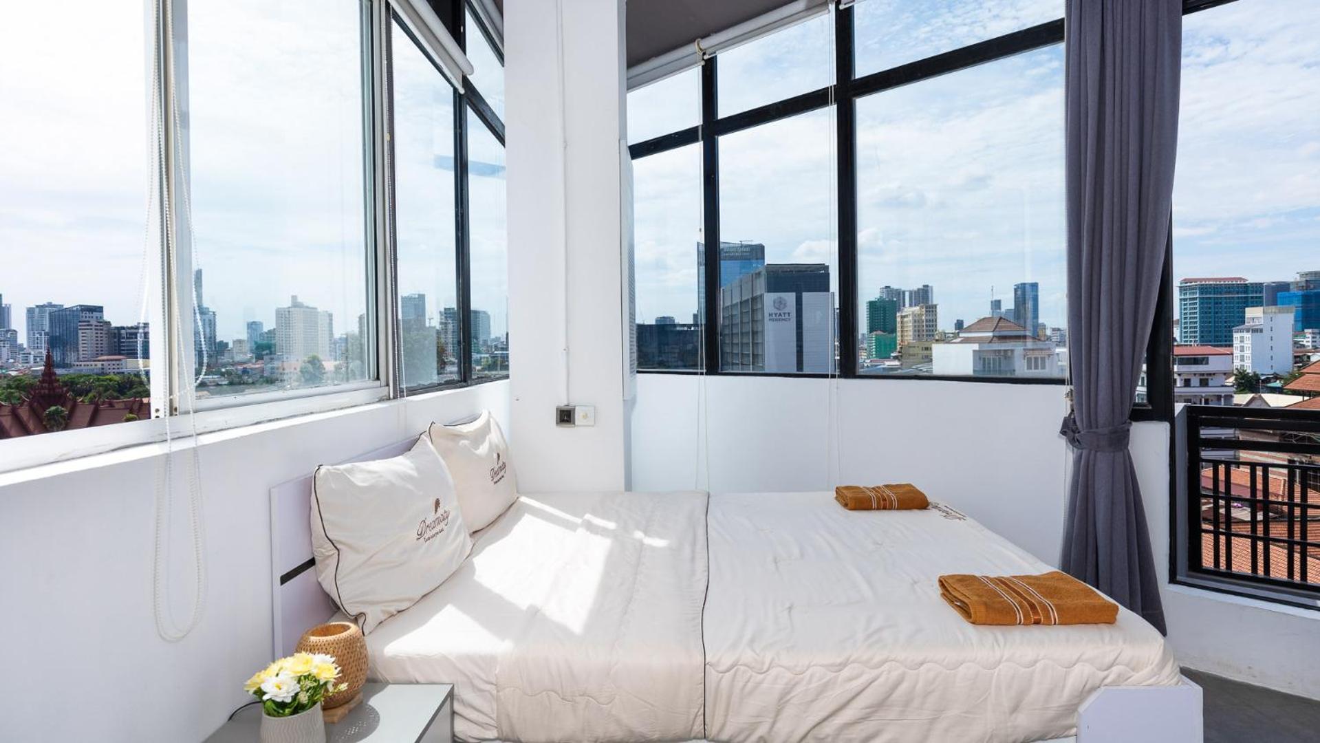 Sky Hotel Central Phnom Penh - Rooms & Apartments 외부 사진