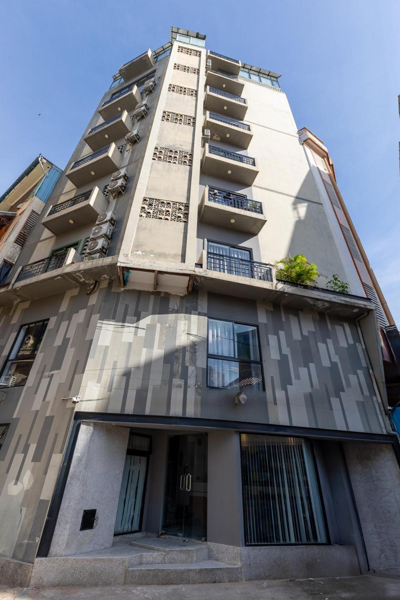 Sky Hotel Central Phnom Penh - Rooms & Apartments 외부 사진