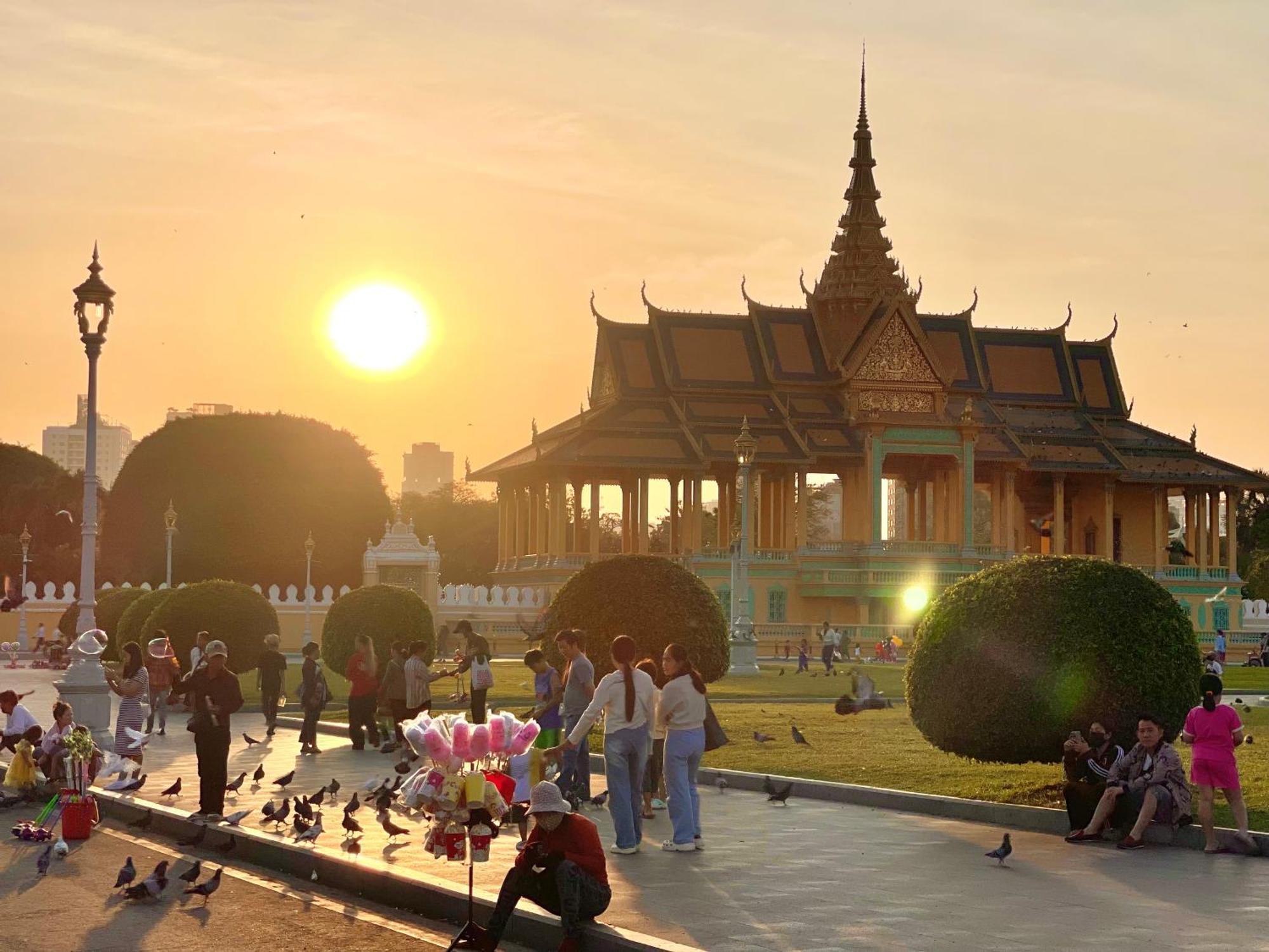 Sky Hotel Central Phnom Penh - Rooms & Apartments 외부 사진