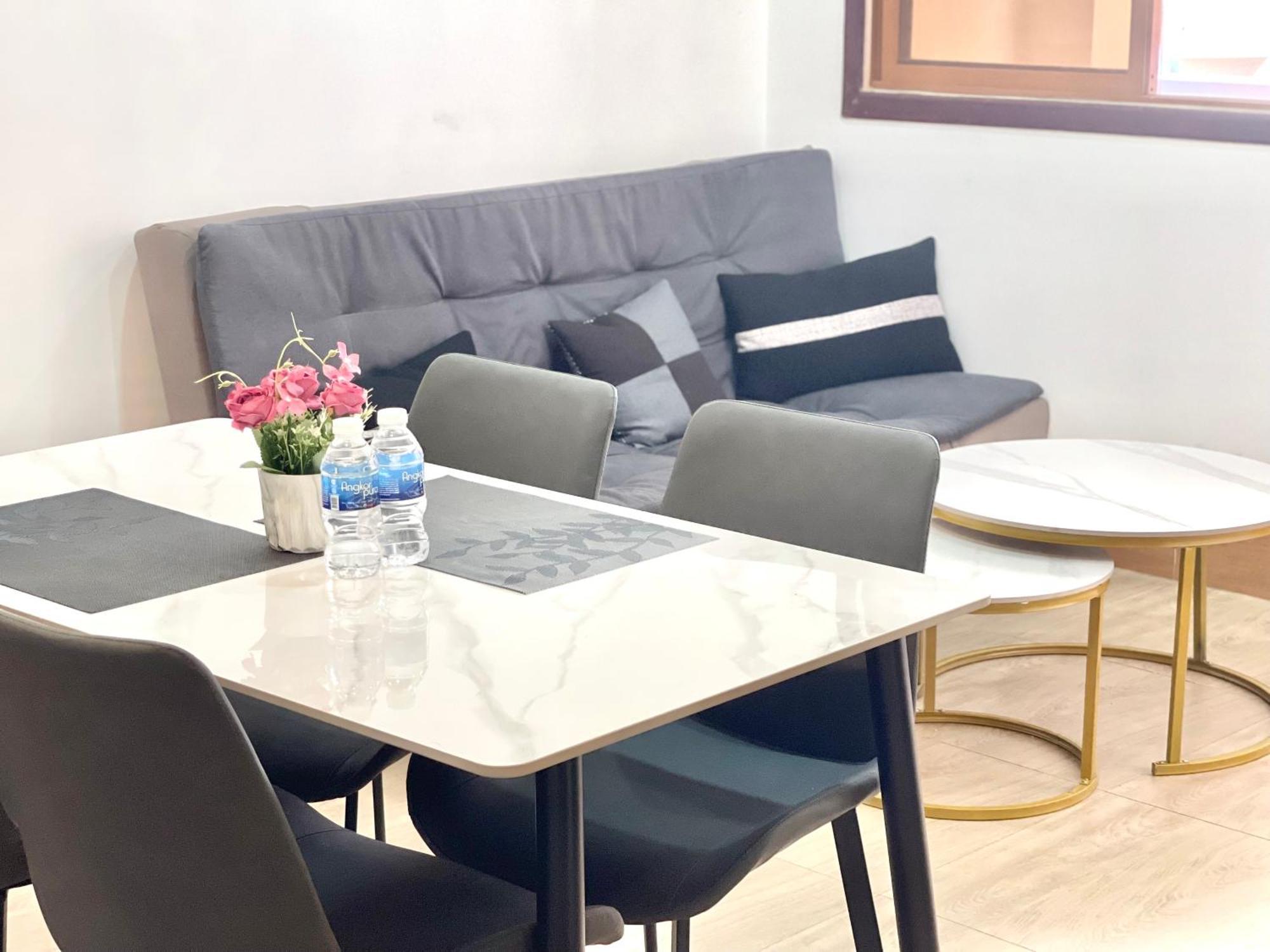 Sky Hotel Central Phnom Penh - Rooms & Apartments 외부 사진
